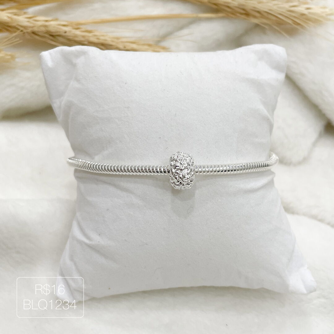 Berloque Enrrugado Separador Liso Prateado